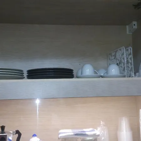 Sylvia And With Kitchenette Apartment *