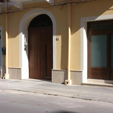 Sylvia And With Kitchenette Apartment Trapani