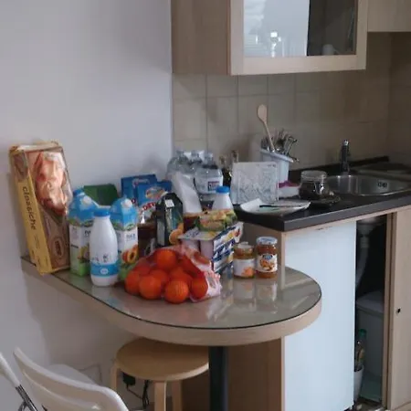 Sylvia And With Kitchenette Apartment *