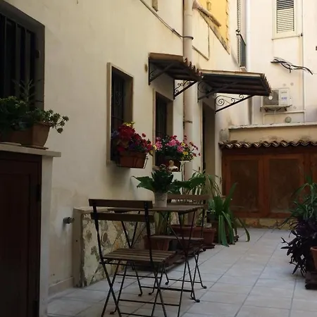 Sylvia Apartment *